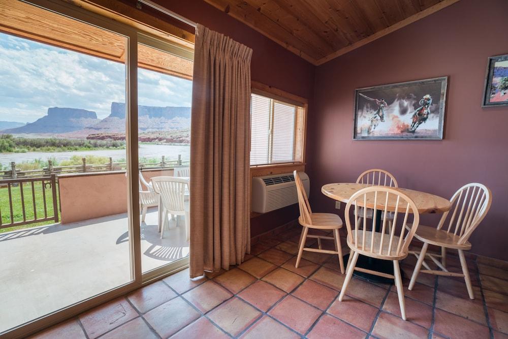 Red Cliffs Lodge Moab Exterior photo