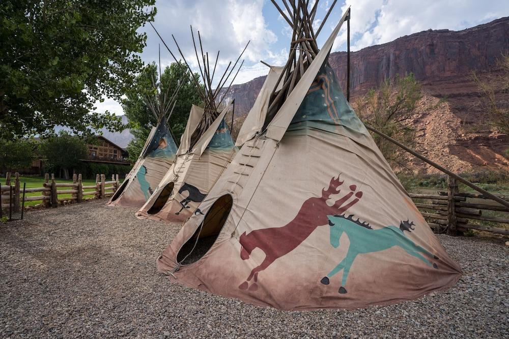 Red Cliffs Lodge Moab Exterior photo