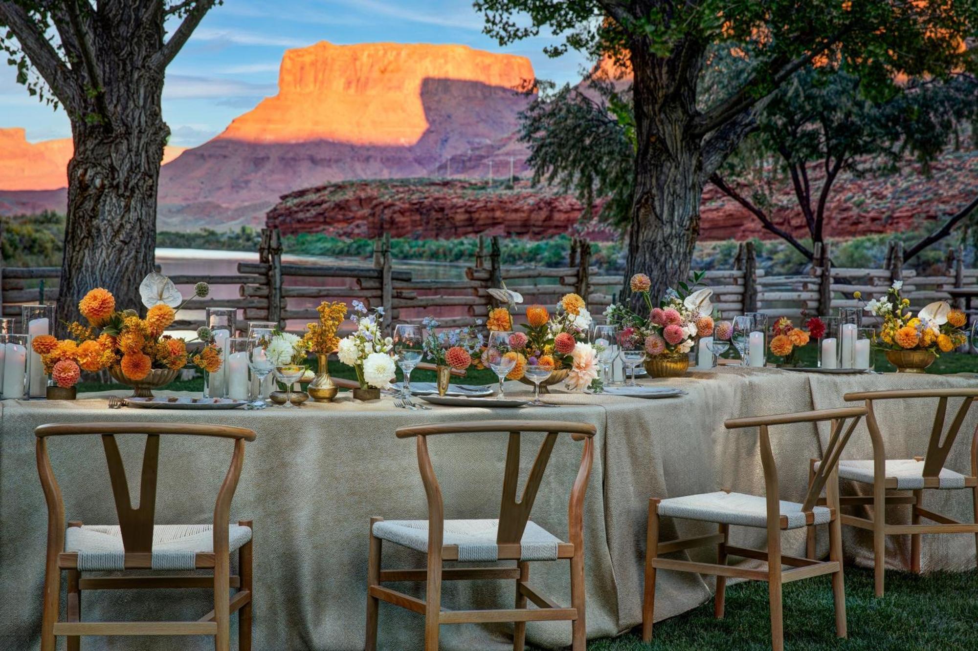 Red Cliffs Lodge Moab Exterior photo