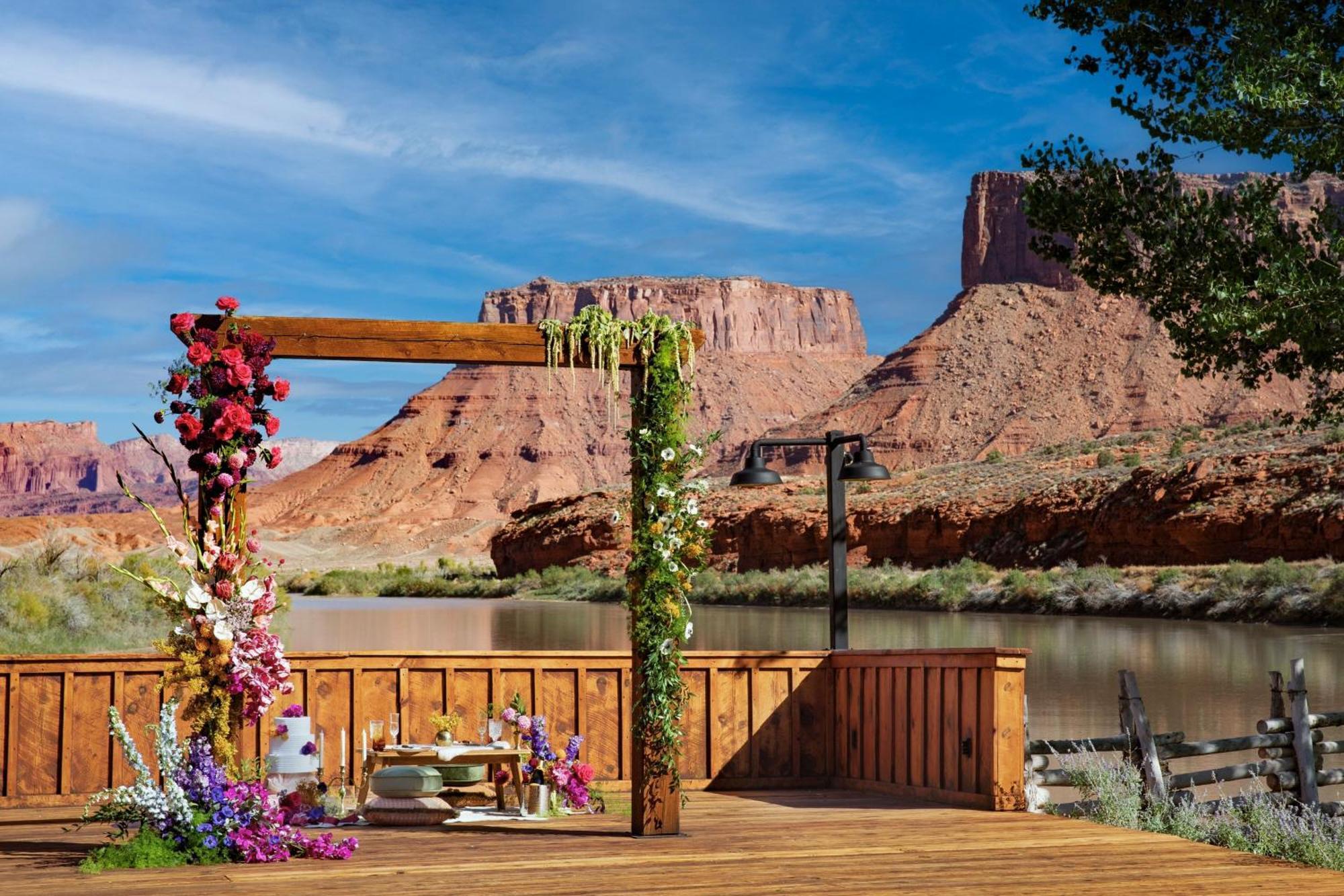Red Cliffs Lodge Moab Exterior photo