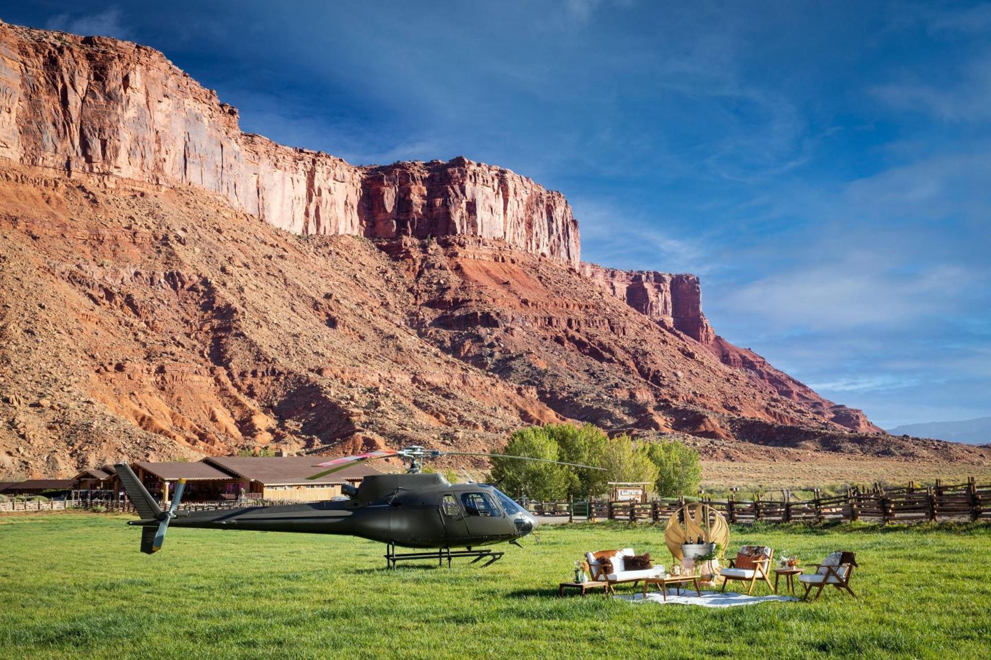 Red Cliffs Lodge Moab Exterior photo