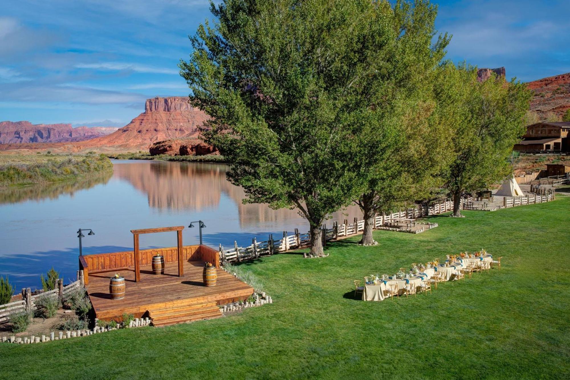 Red Cliffs Lodge Moab Exterior photo