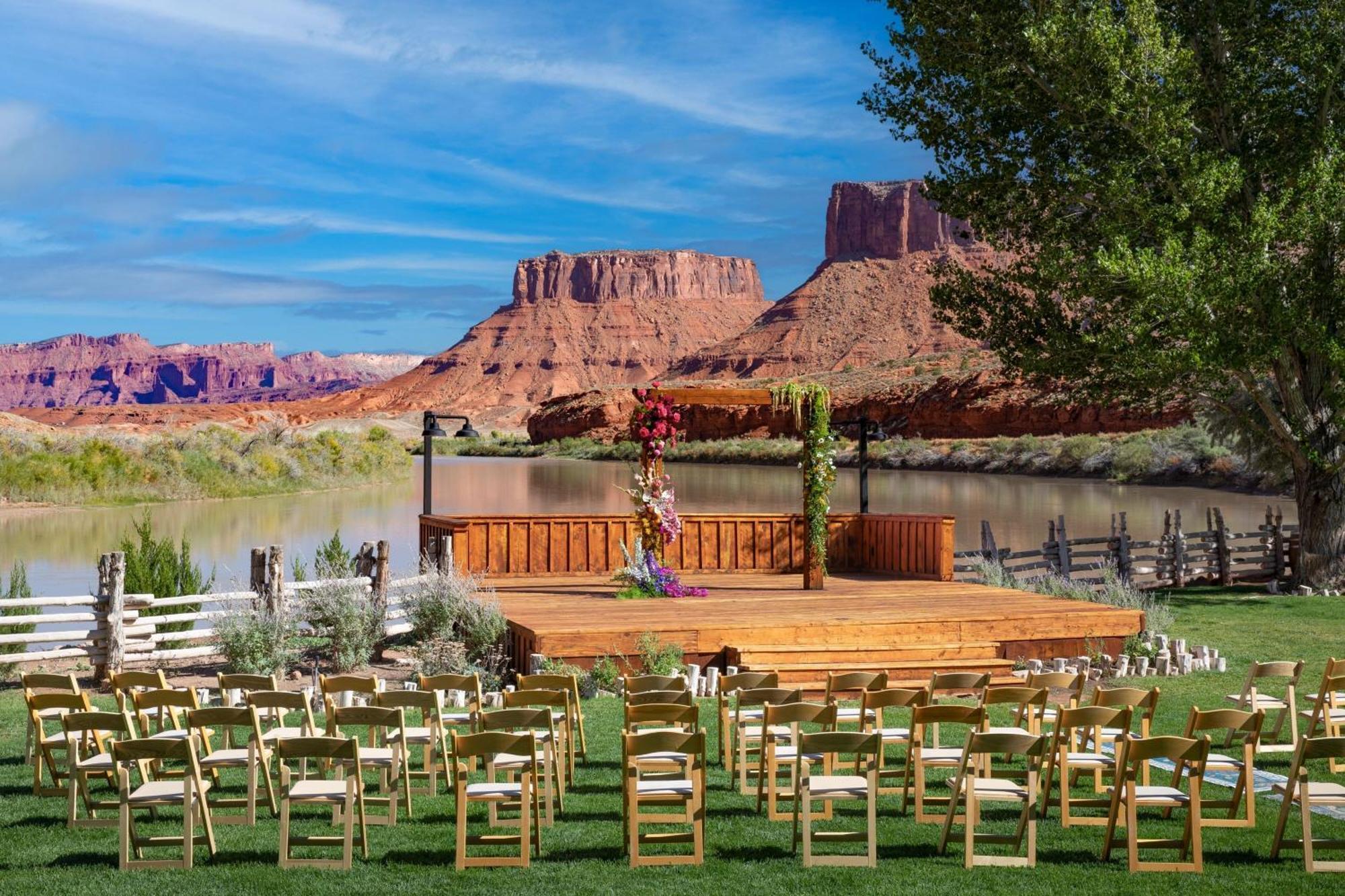 Red Cliffs Lodge Moab Exterior photo