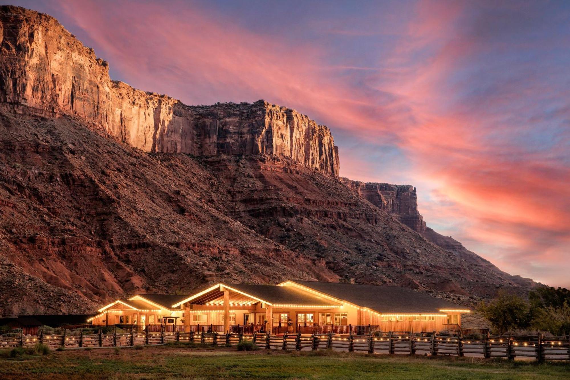 Red Cliffs Lodge Moab Exterior photo