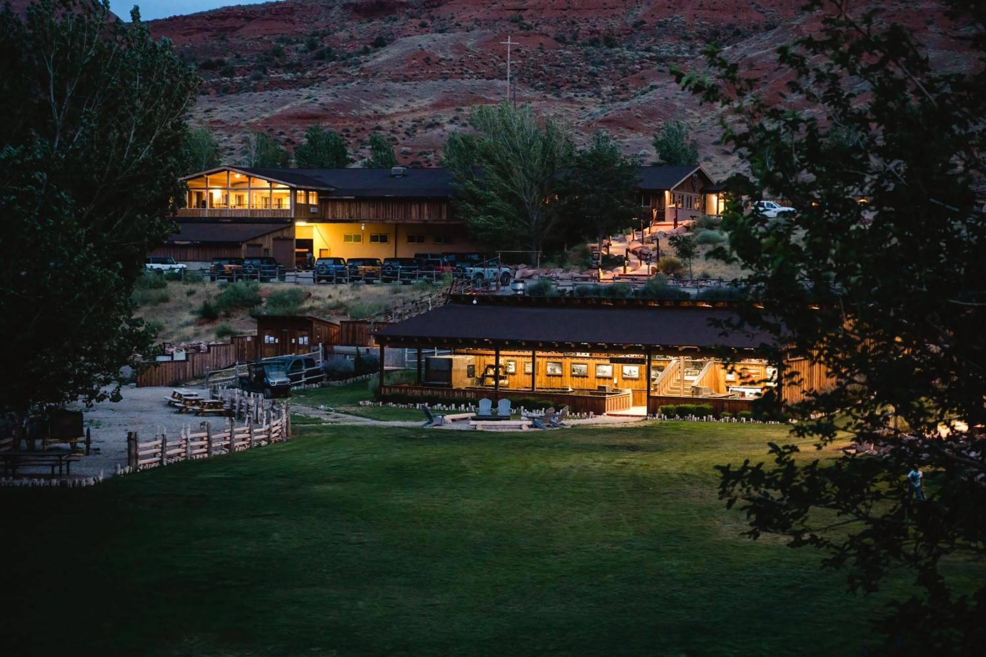 Red Cliffs Lodge Moab Exterior photo
