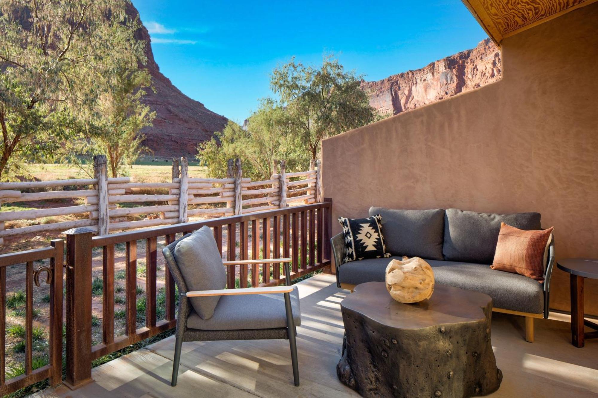 Red Cliffs Lodge Moab Exterior photo