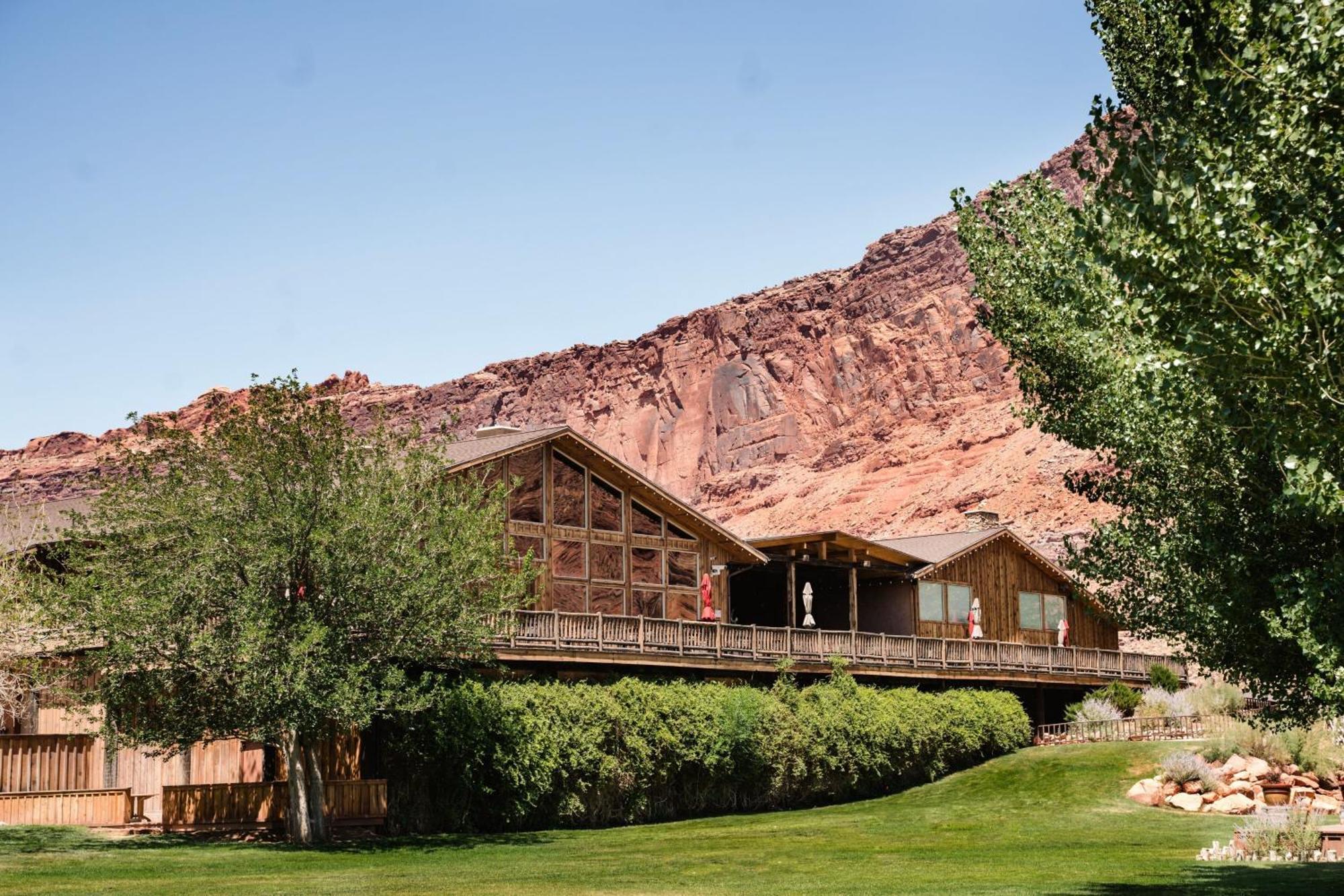 Red Cliffs Lodge Moab Exterior photo